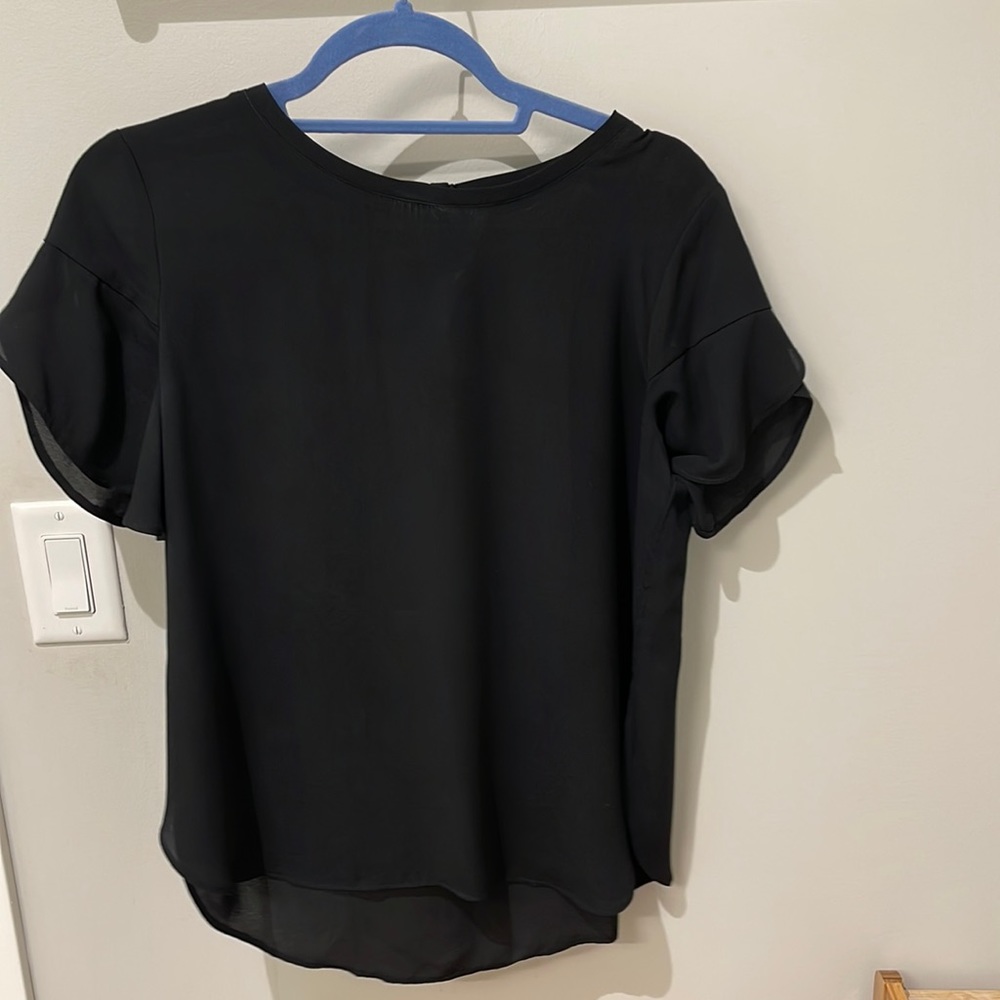 Loft size M petite flutter sleeve blouse